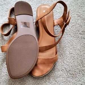 Solanz caramel strappy sandals, size 9.5 never worn